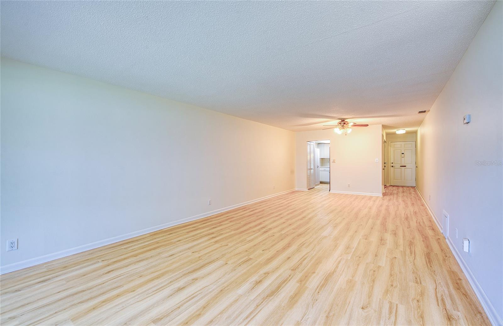 TWIN OAKS APTS - Residential