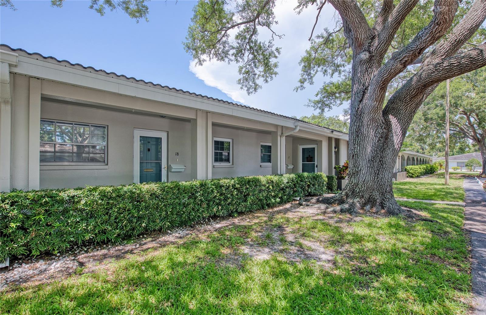 TWIN OAKS APTS - Residential