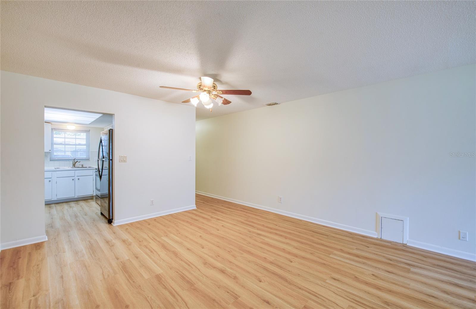 TWIN OAKS APTS - Residential