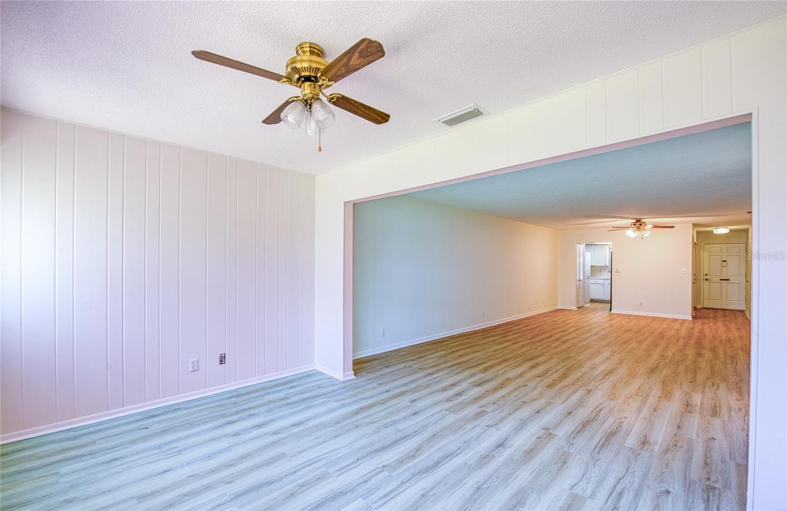TWIN OAKS APTS - Residential