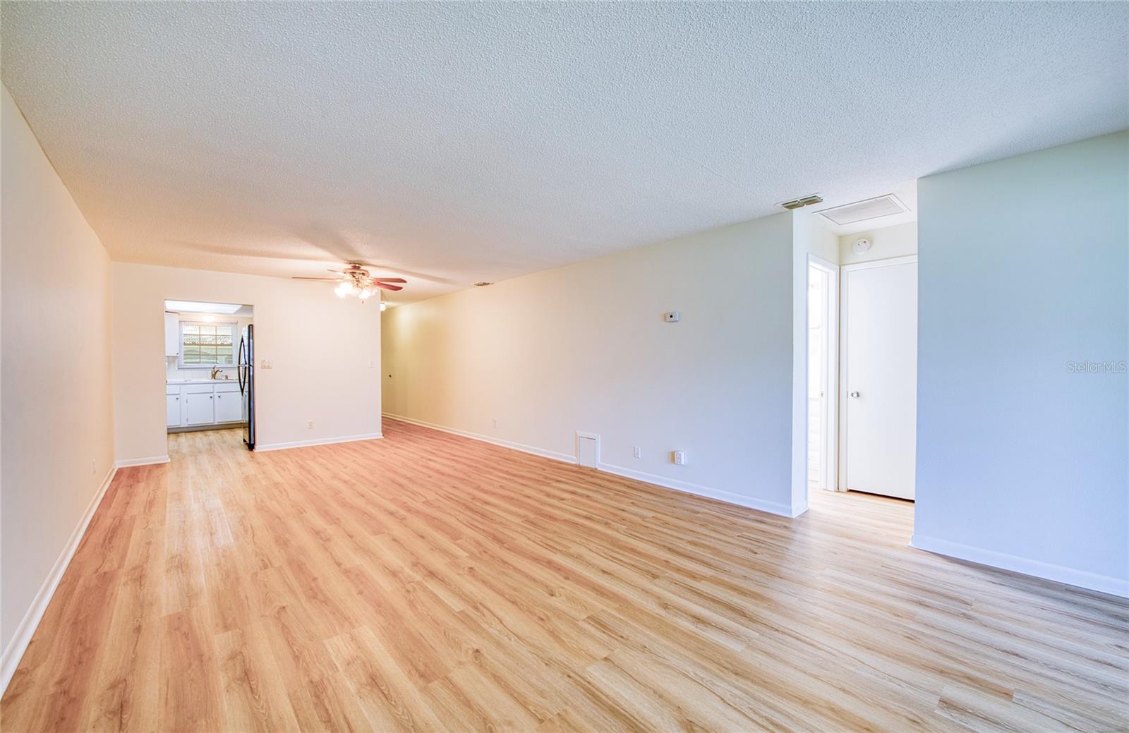 TWIN OAKS APTS - Residential