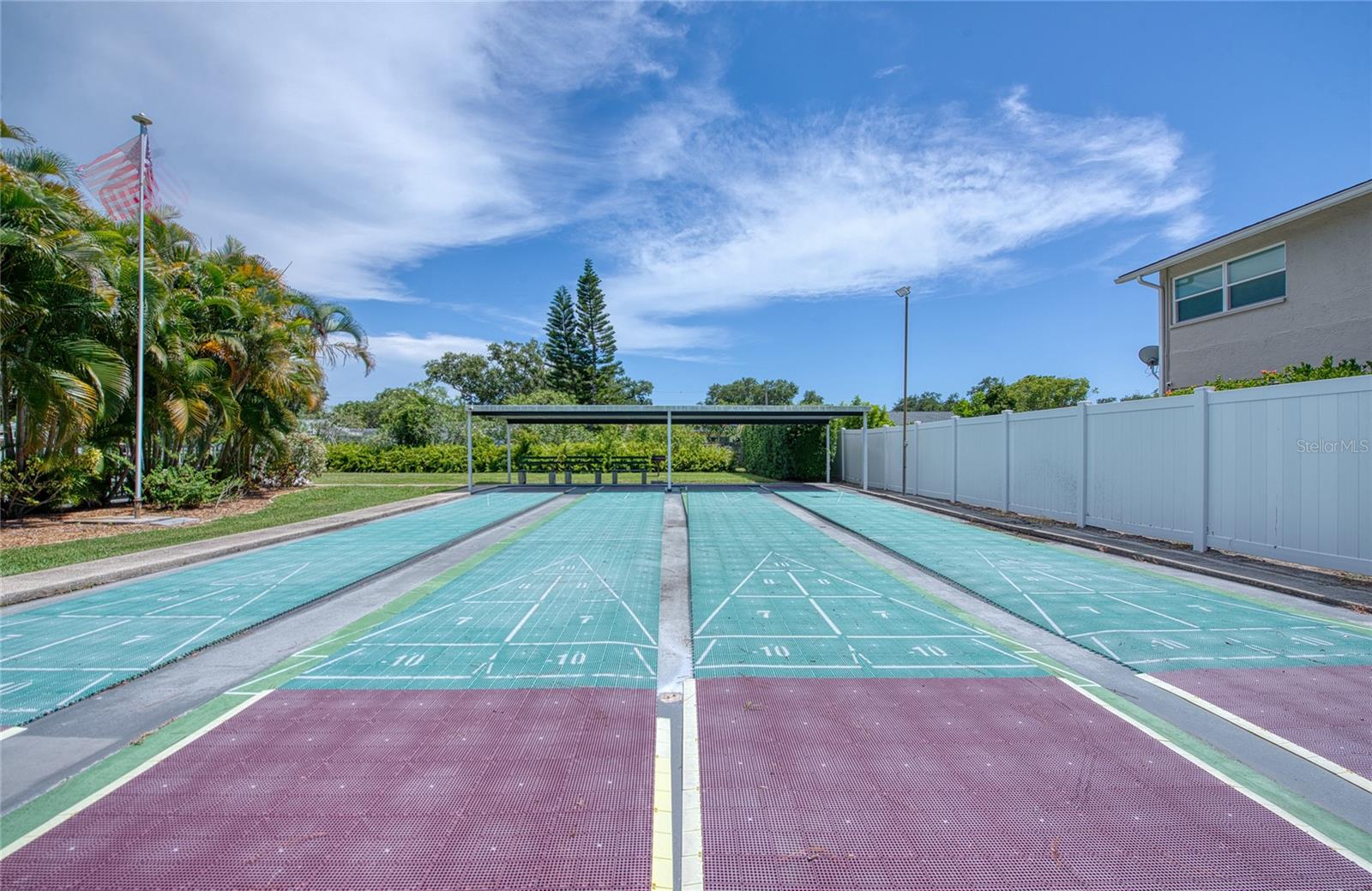 TWIN OAKS APTS - Residential