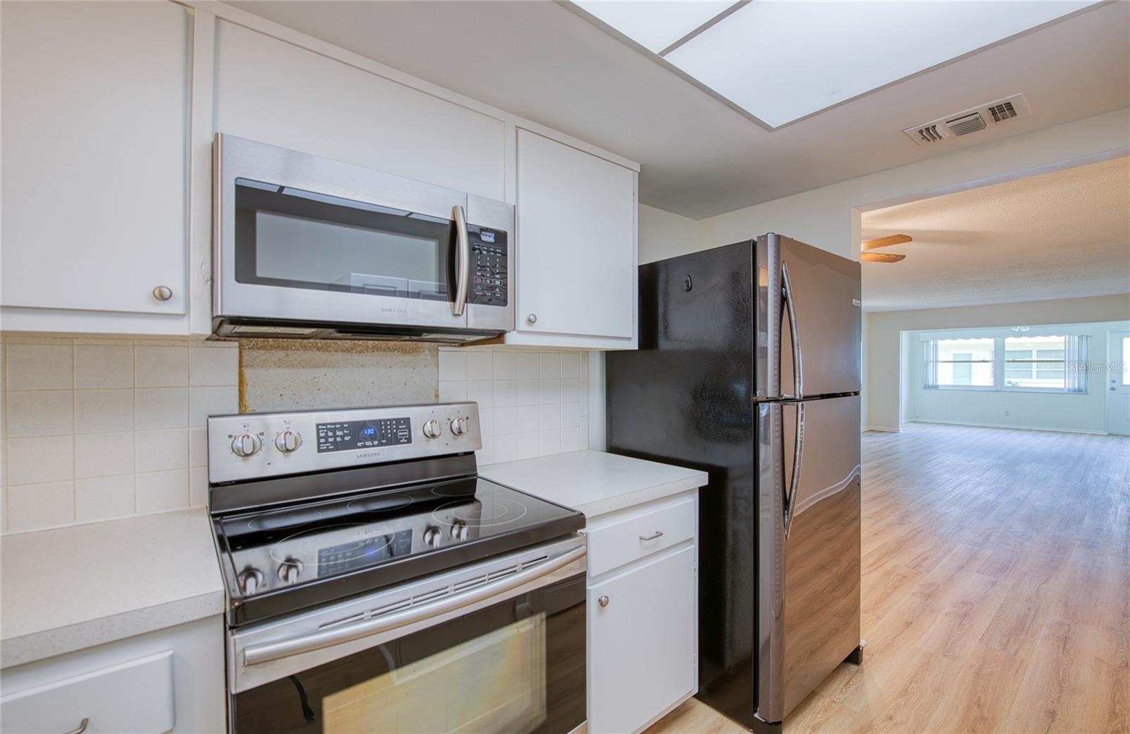 TWIN OAKS APTS - Residential