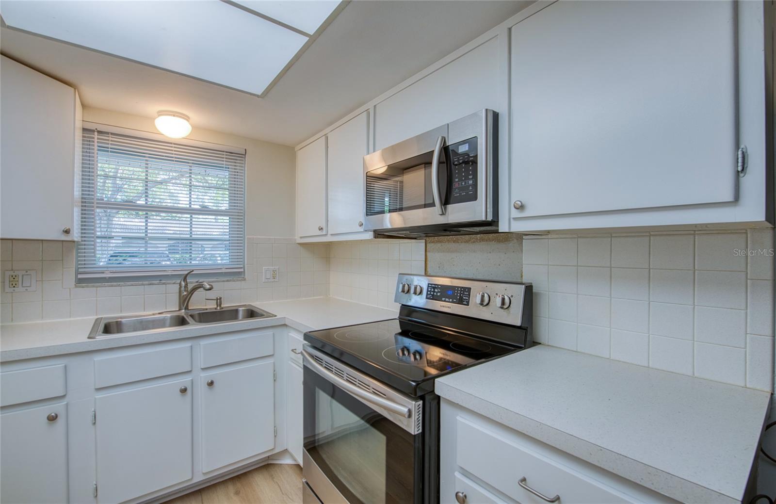 TWIN OAKS APTS - Residential