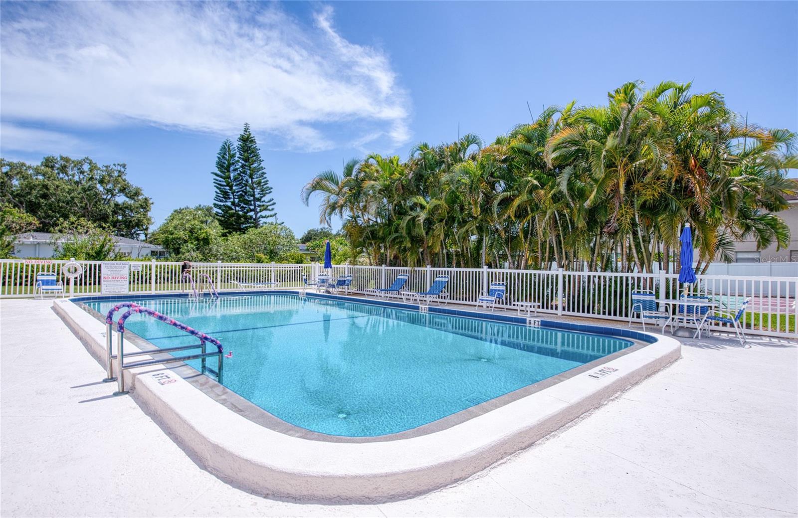 TWIN OAKS APTS - Residential