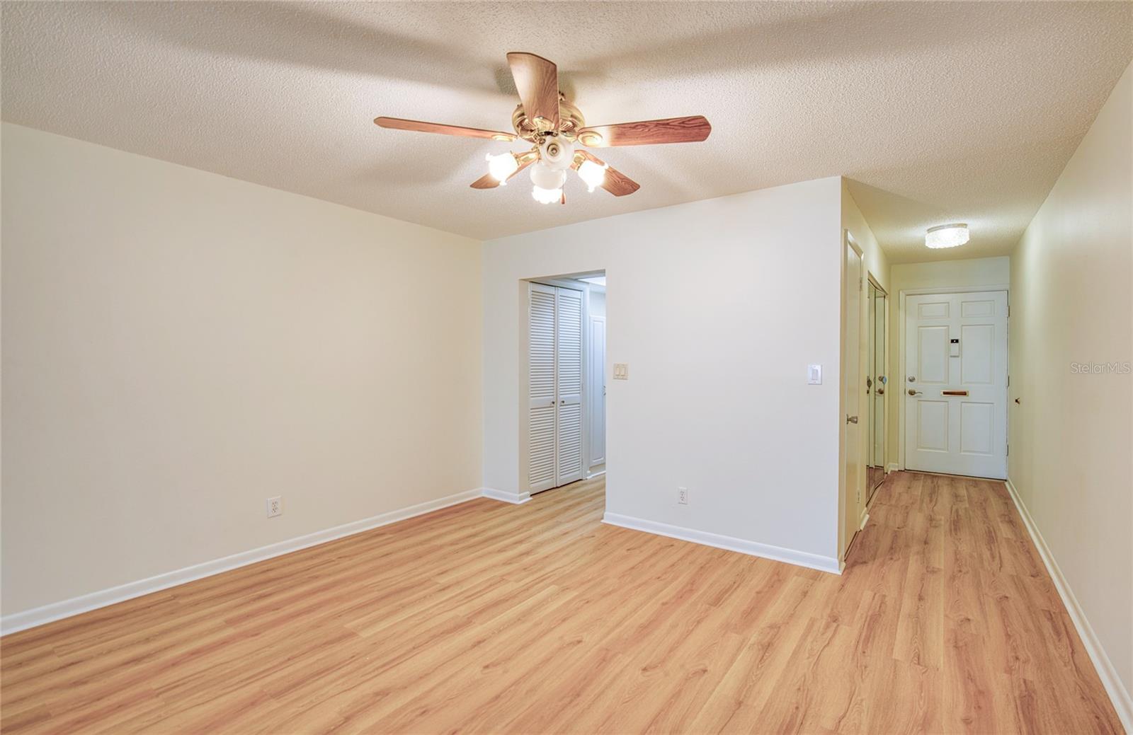 TWIN OAKS APTS - Residential