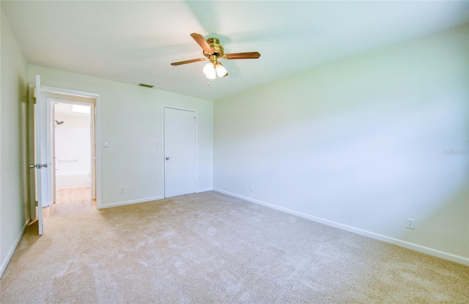 TWIN OAKS APTS - Residential