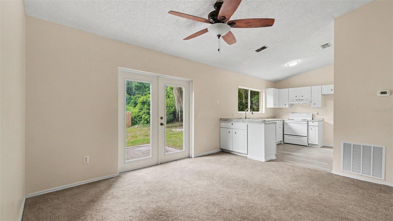 SILVER SPRINGS SHORES - Residential