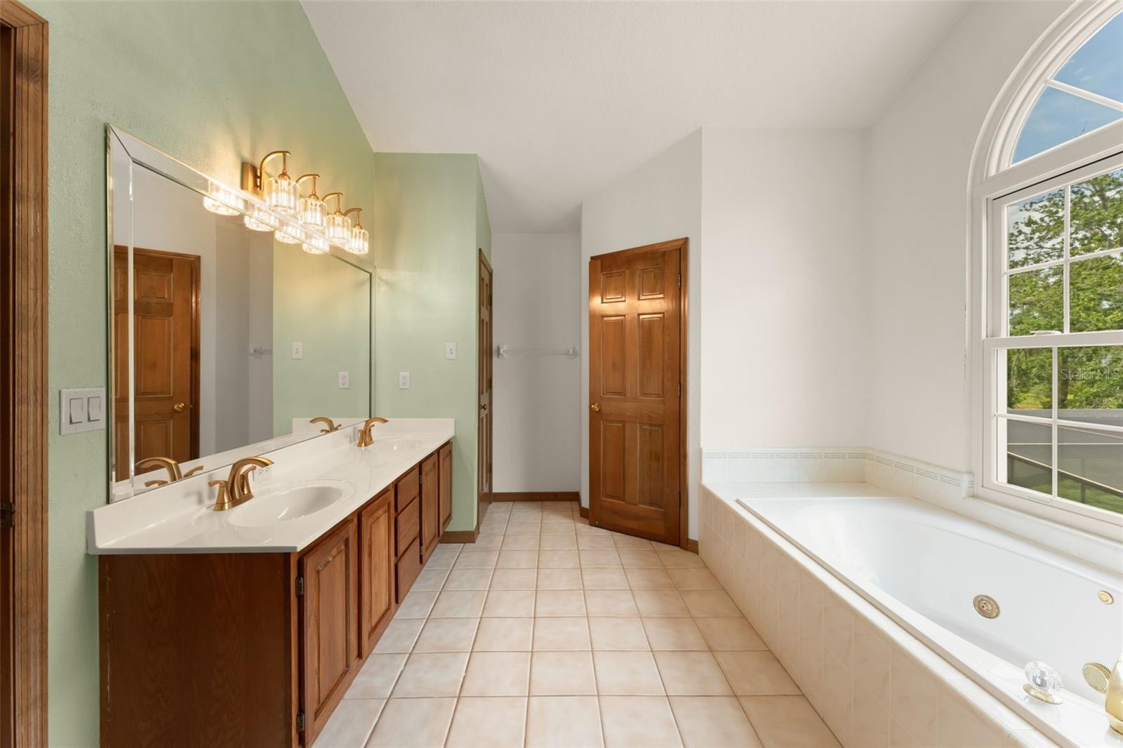 PICKETT DOWNS - Residential