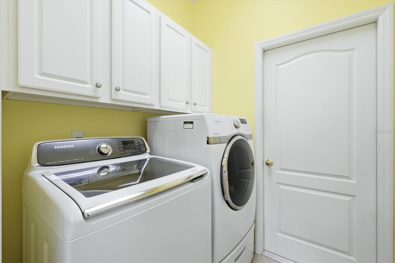 PELICAN POINTE GOLF & CNTRY CL - Residential