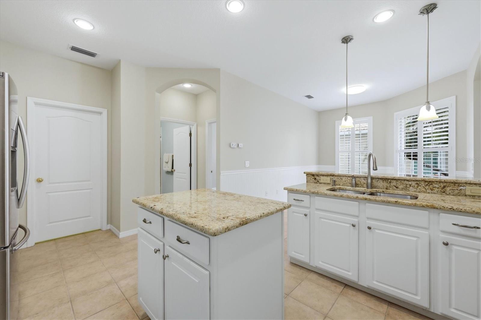 PELICAN POINTE GOLF & CNTRY CL - Residential
