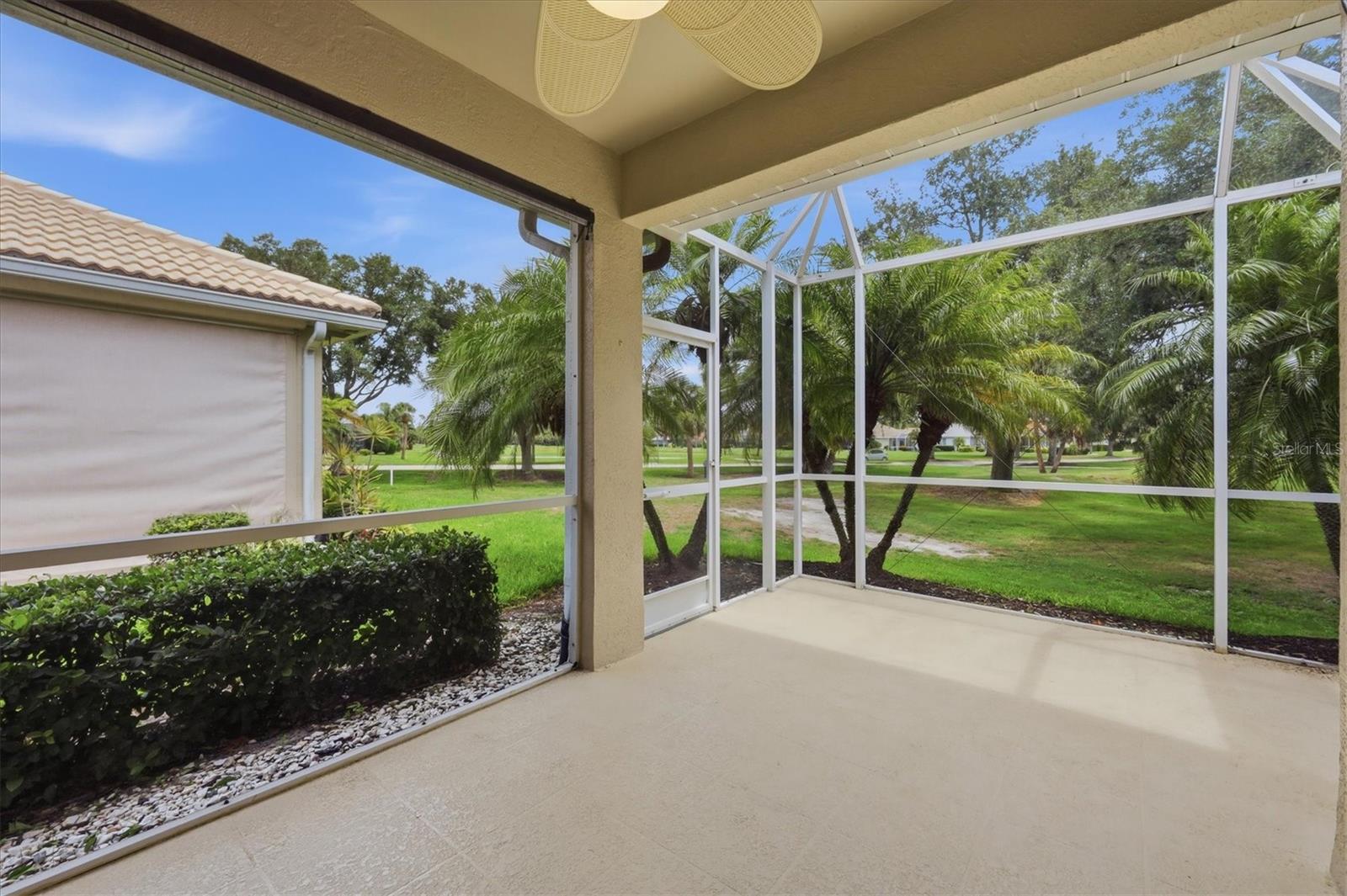 PELICAN POINTE GOLF & CNTRY CL - Residential