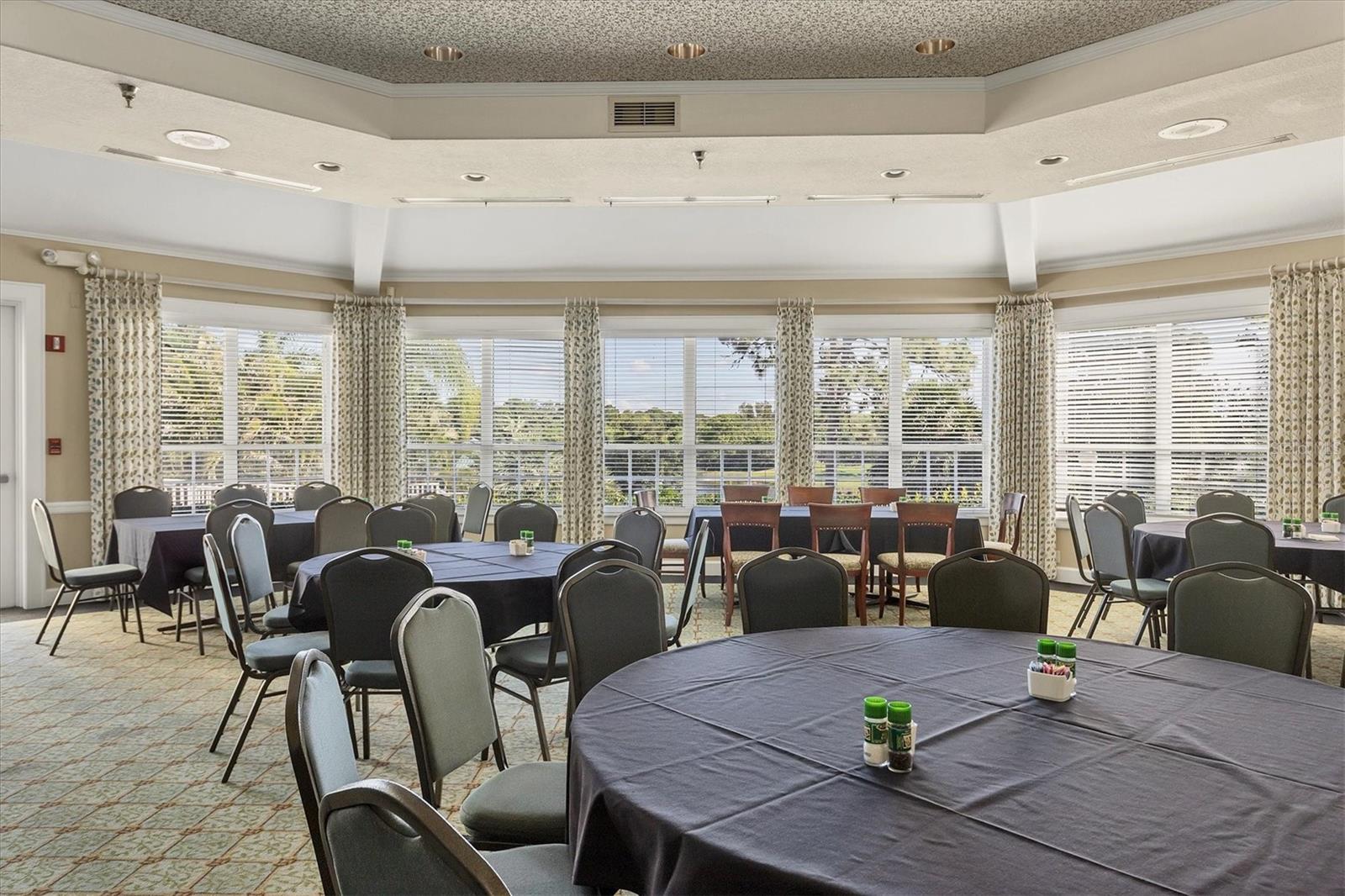PELICAN POINTE GOLF & CNTRY CL - Residential