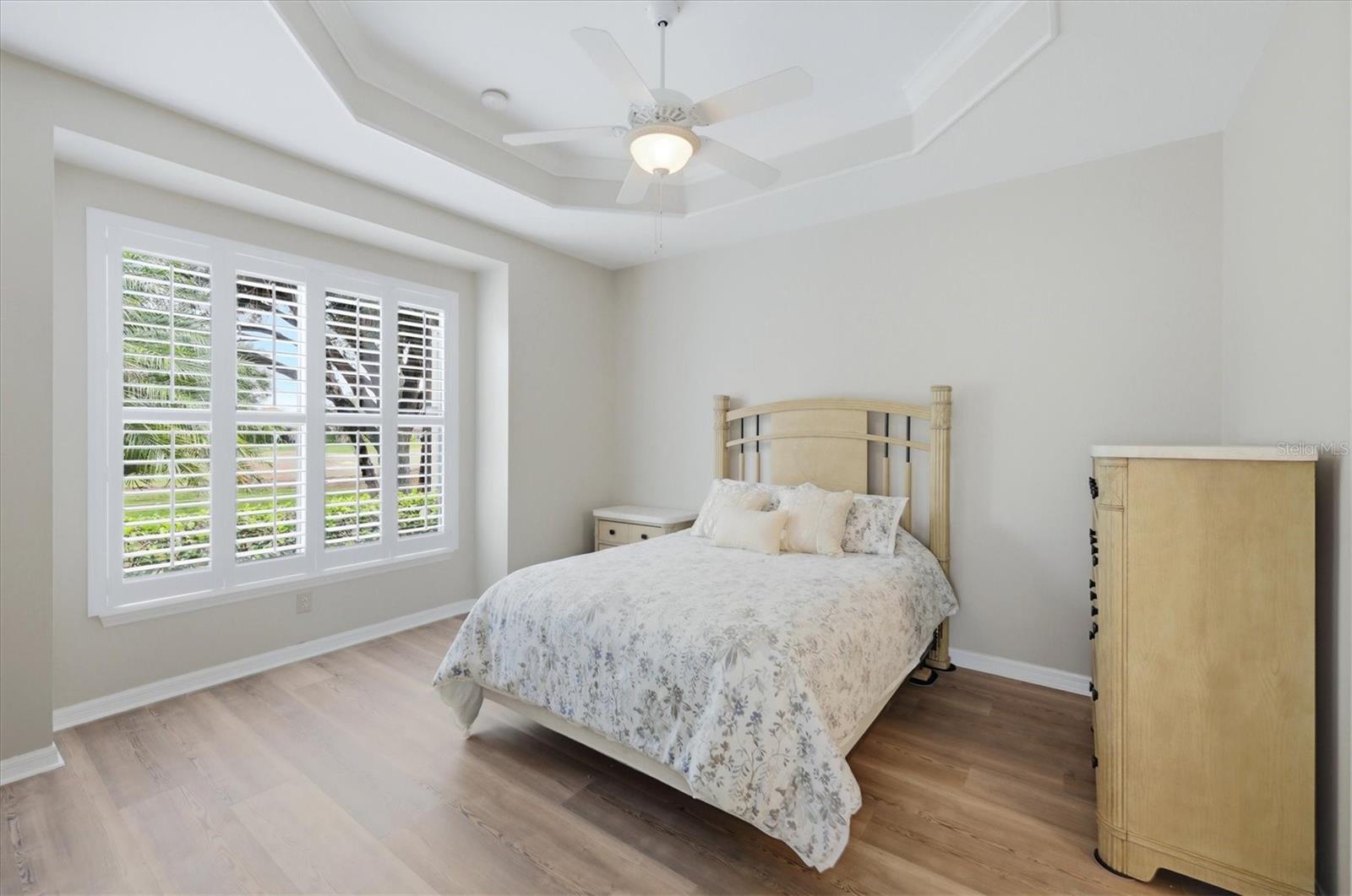 PELICAN POINTE GOLF & CNTRY CL - Residential