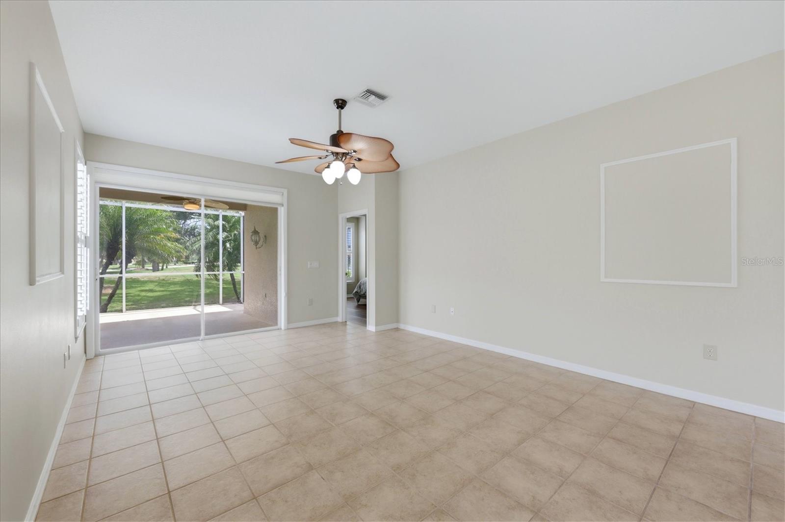 PELICAN POINTE GOLF & CNTRY CL - Residential