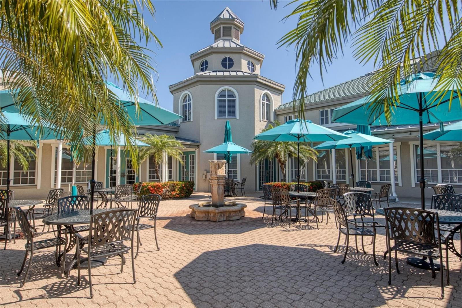 PELICAN POINTE GOLF & CNTRY CL - Residential