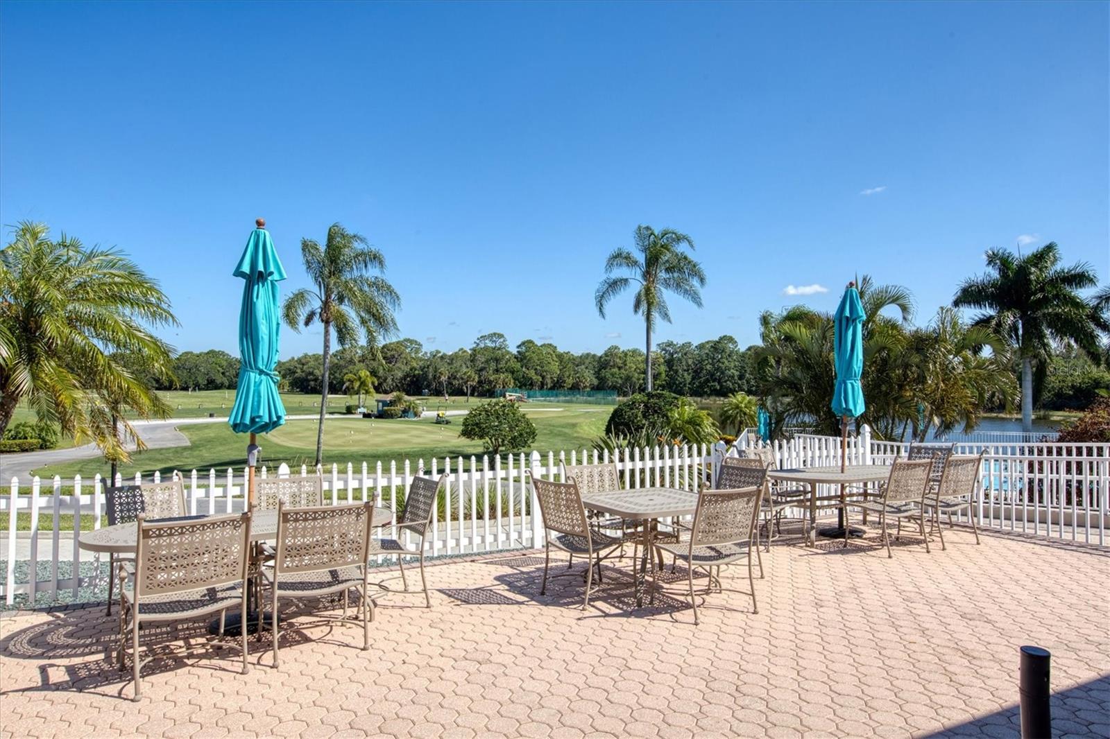 PELICAN POINTE GOLF & CNTRY CL - Residential