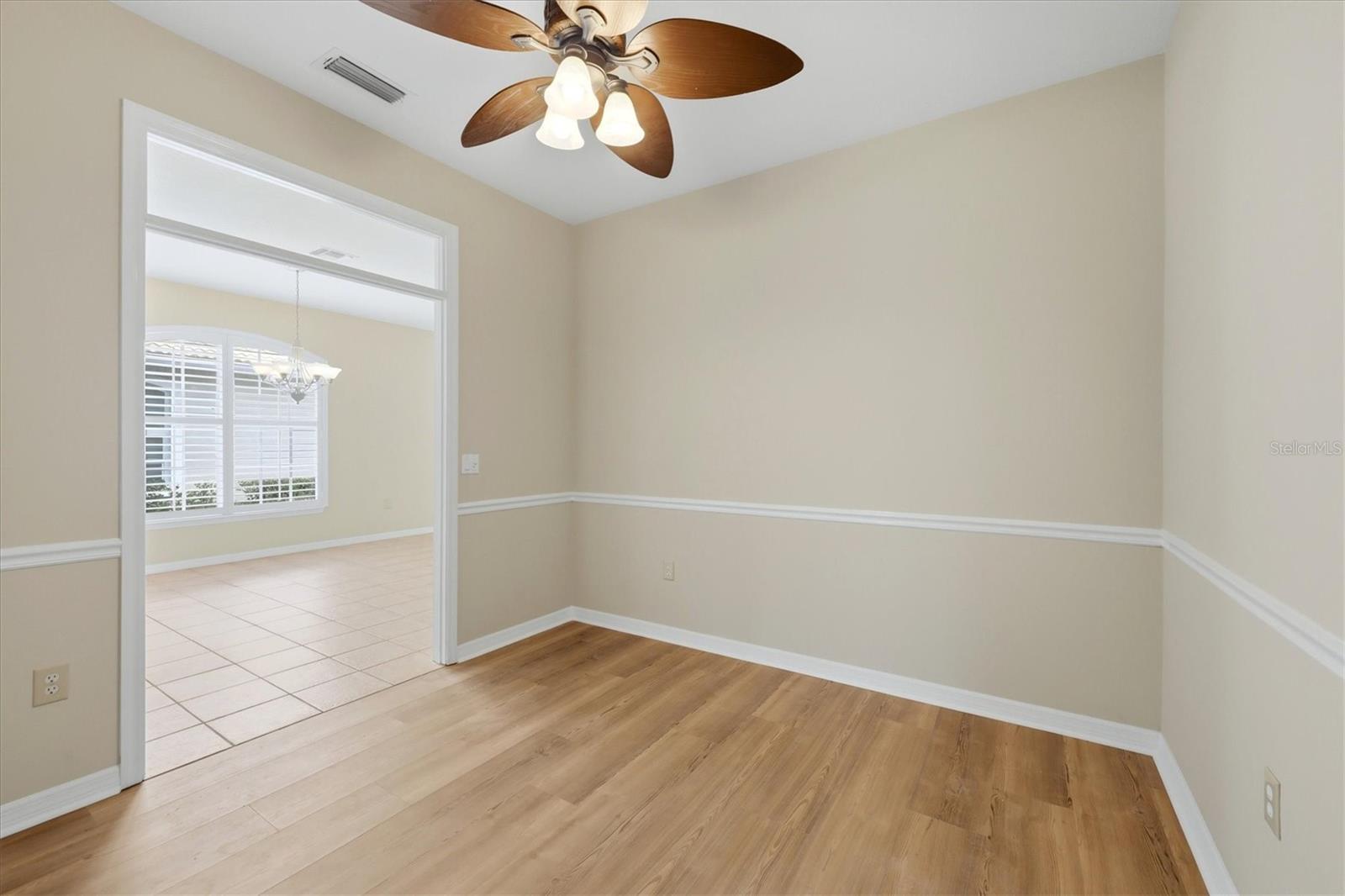 PELICAN POINTE GOLF & CNTRY CL - Residential