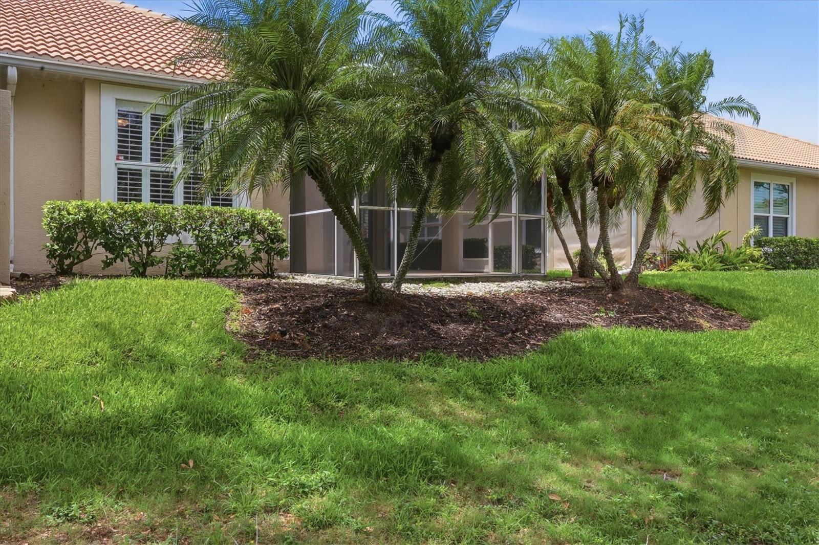 PELICAN POINTE GOLF & CNTRY CL - Residential