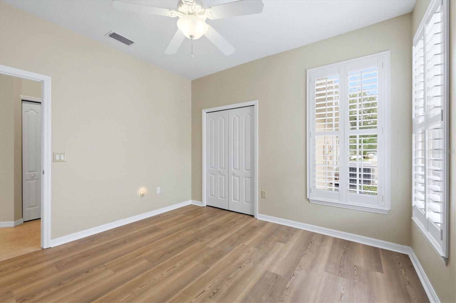 PELICAN POINTE GOLF & CNTRY CL - Residential
