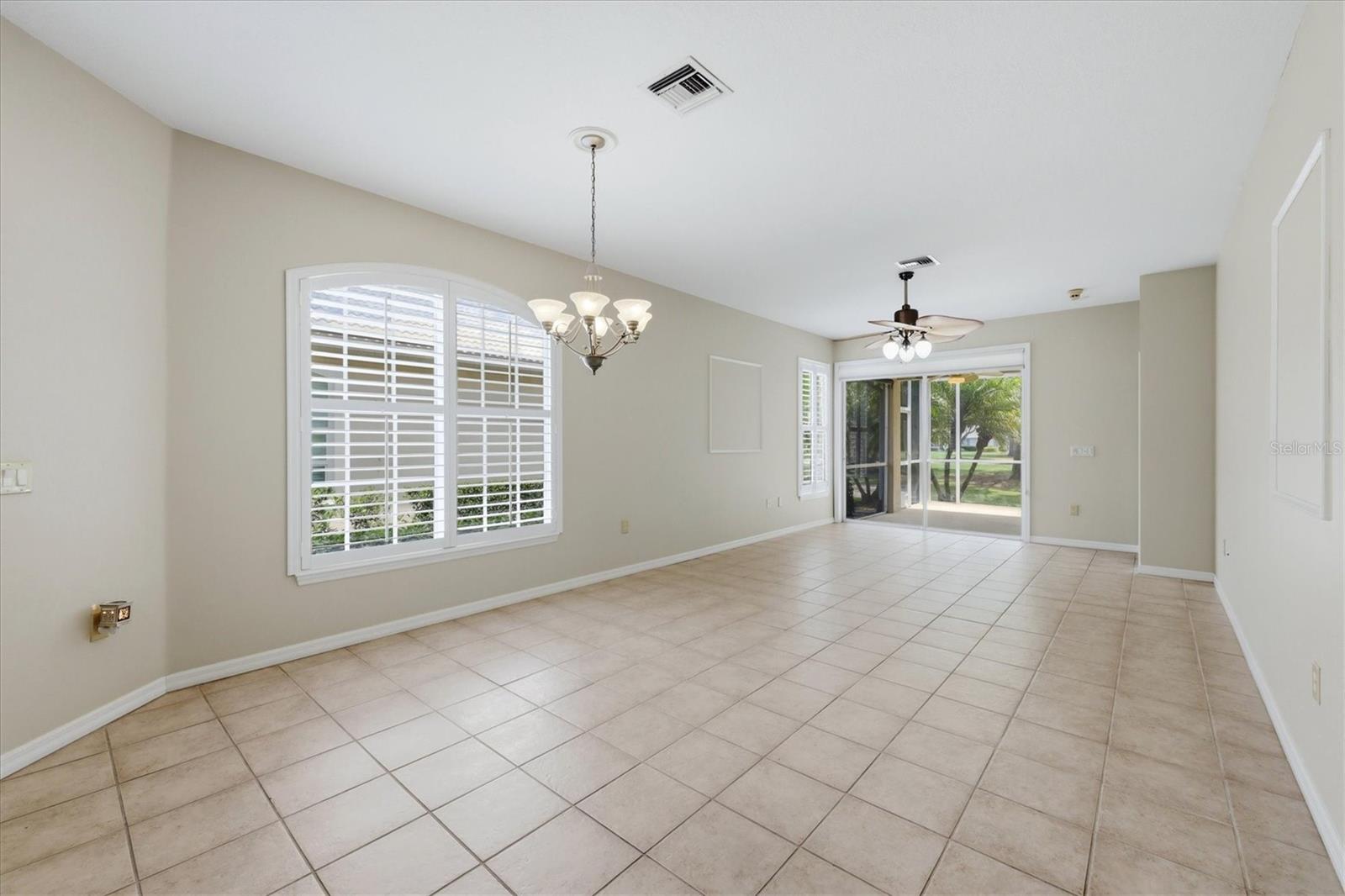 PELICAN POINTE GOLF & CNTRY CL - Residential