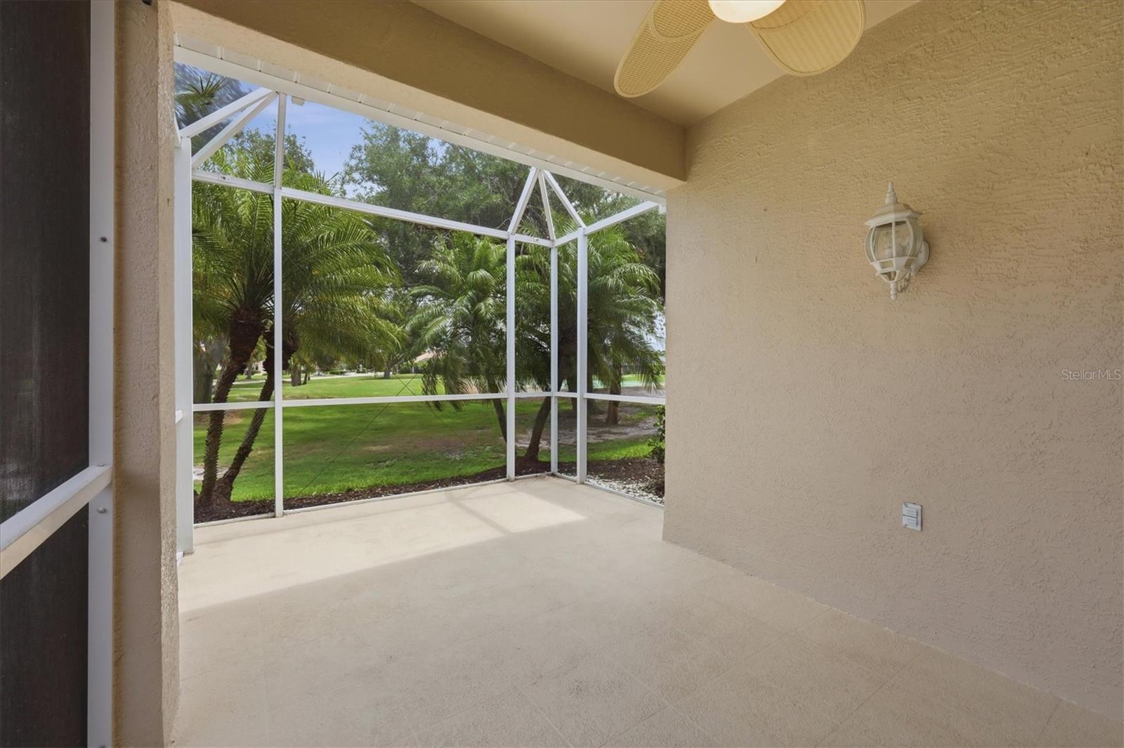 PELICAN POINTE GOLF & CNTRY CL - Residential
