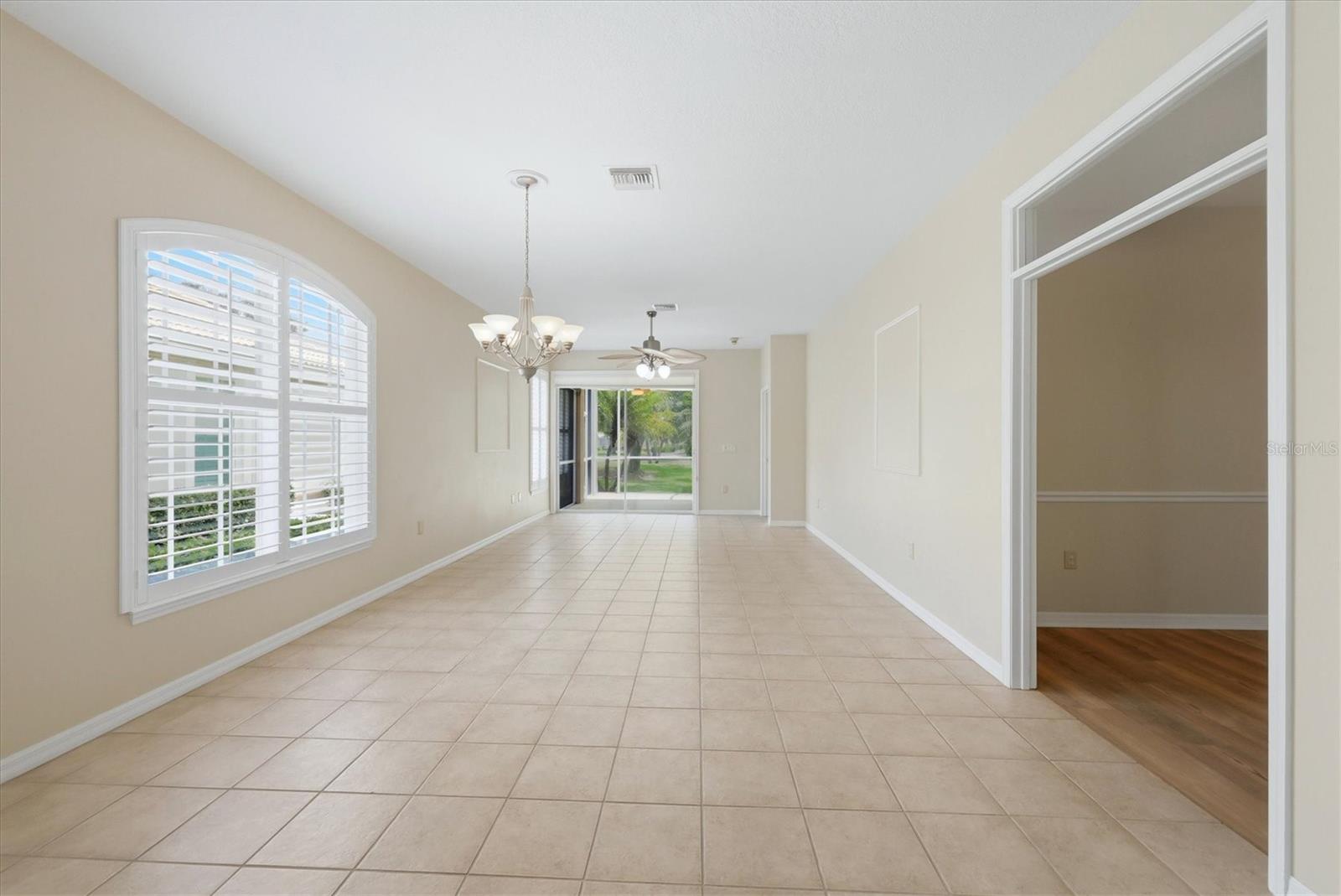 PELICAN POINTE GOLF & CNTRY CL - Residential