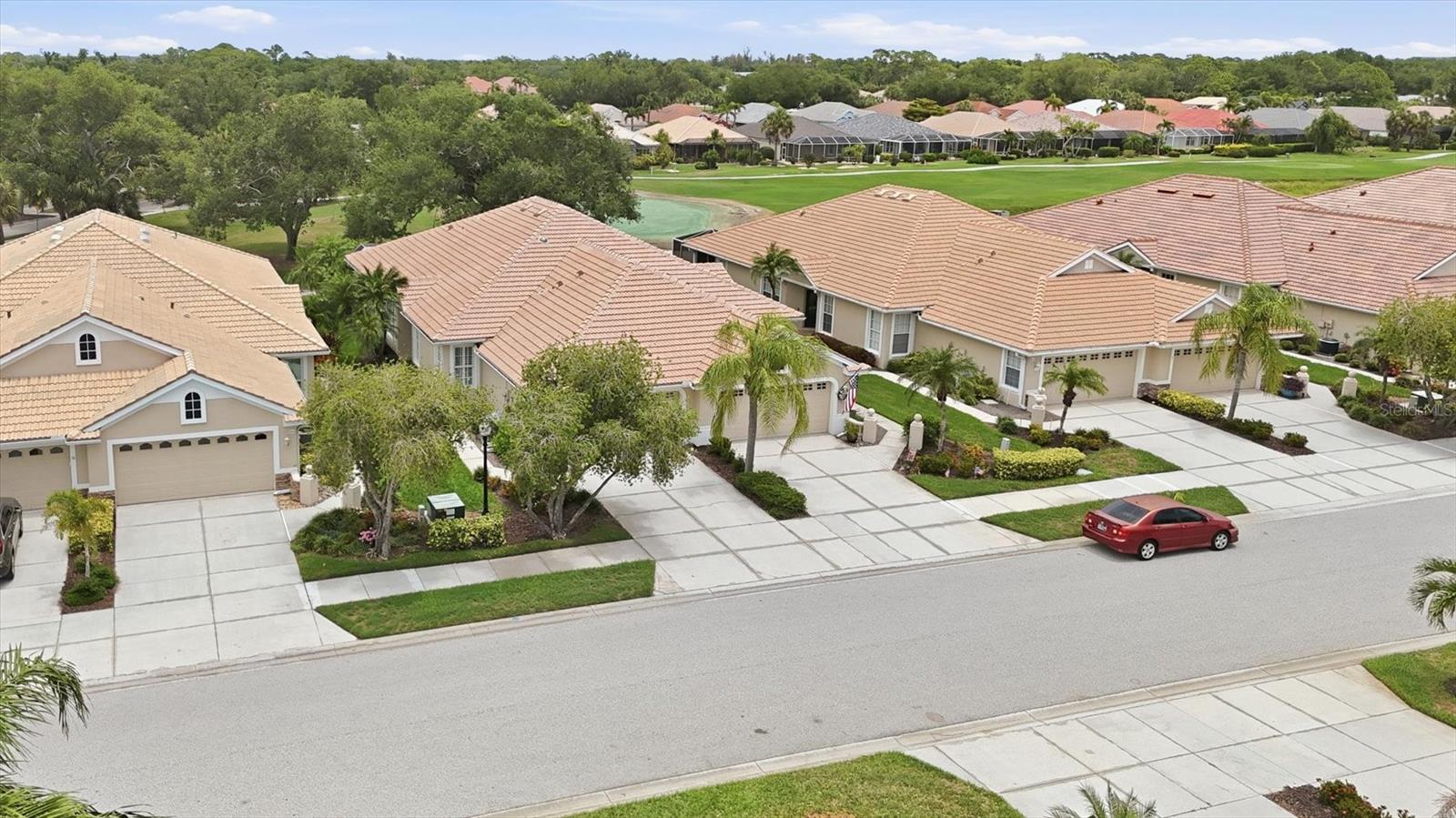 PELICAN POINTE GOLF & CNTRY CL - Residential