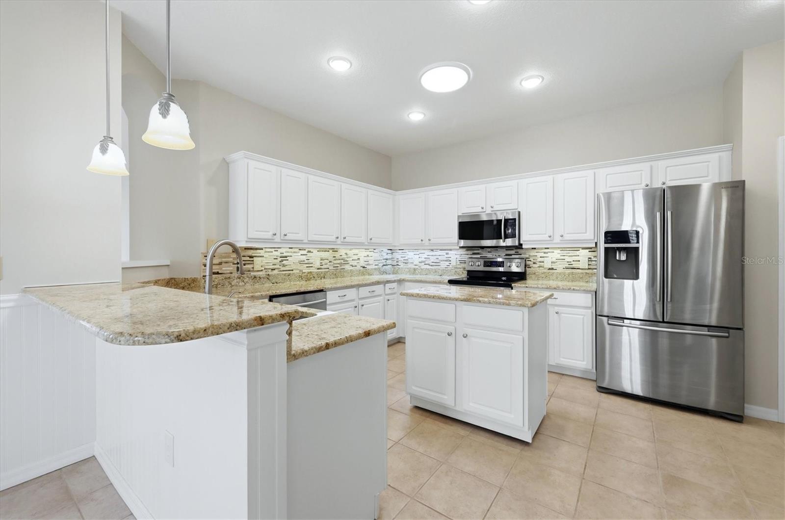 PELICAN POINTE GOLF & CNTRY CL - Residential