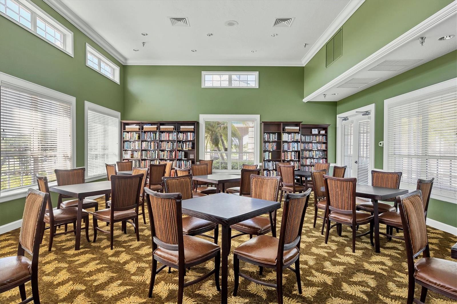 PELICAN POINTE GOLF & CNTRY CL - Residential