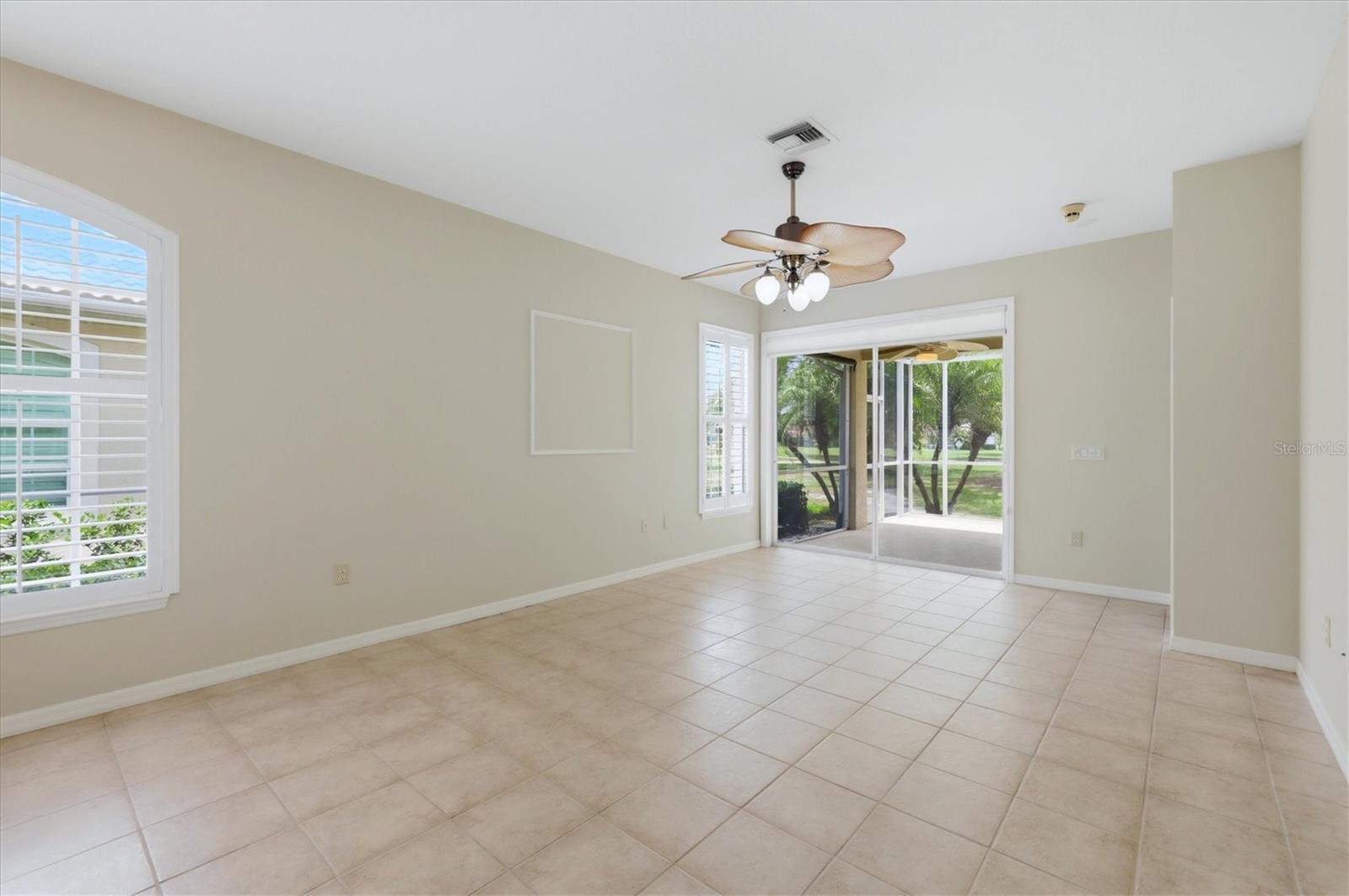 PELICAN POINTE GOLF & CNTRY CL - Residential
