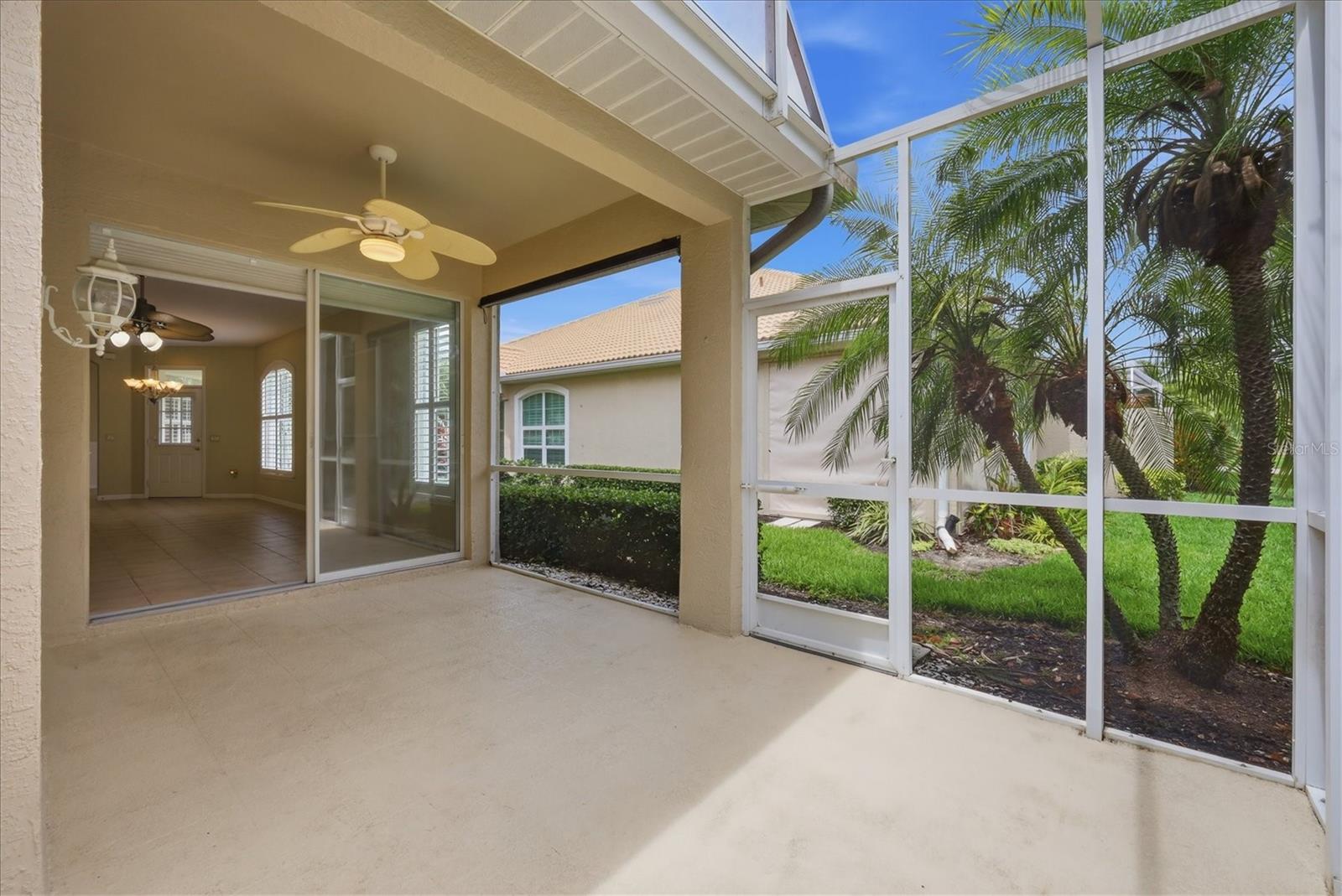 PELICAN POINTE GOLF & CNTRY CL - Residential