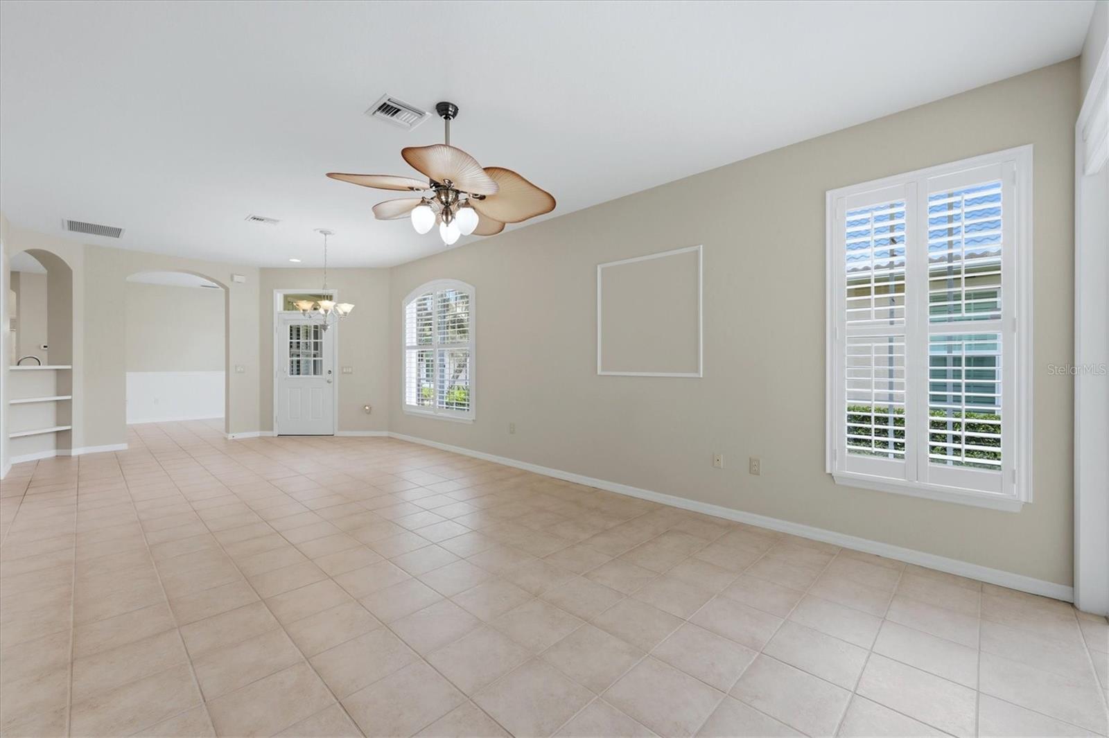 PELICAN POINTE GOLF & CNTRY CL - Residential