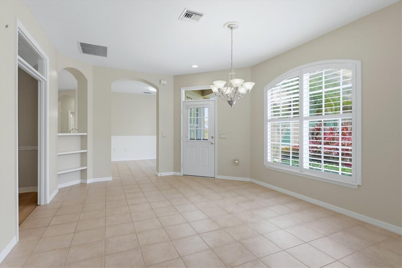 PELICAN POINTE GOLF & CNTRY CL - Residential