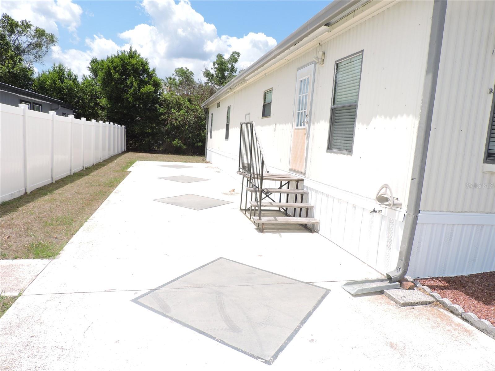 CALOOSA LAKE VILLAGE - Residential