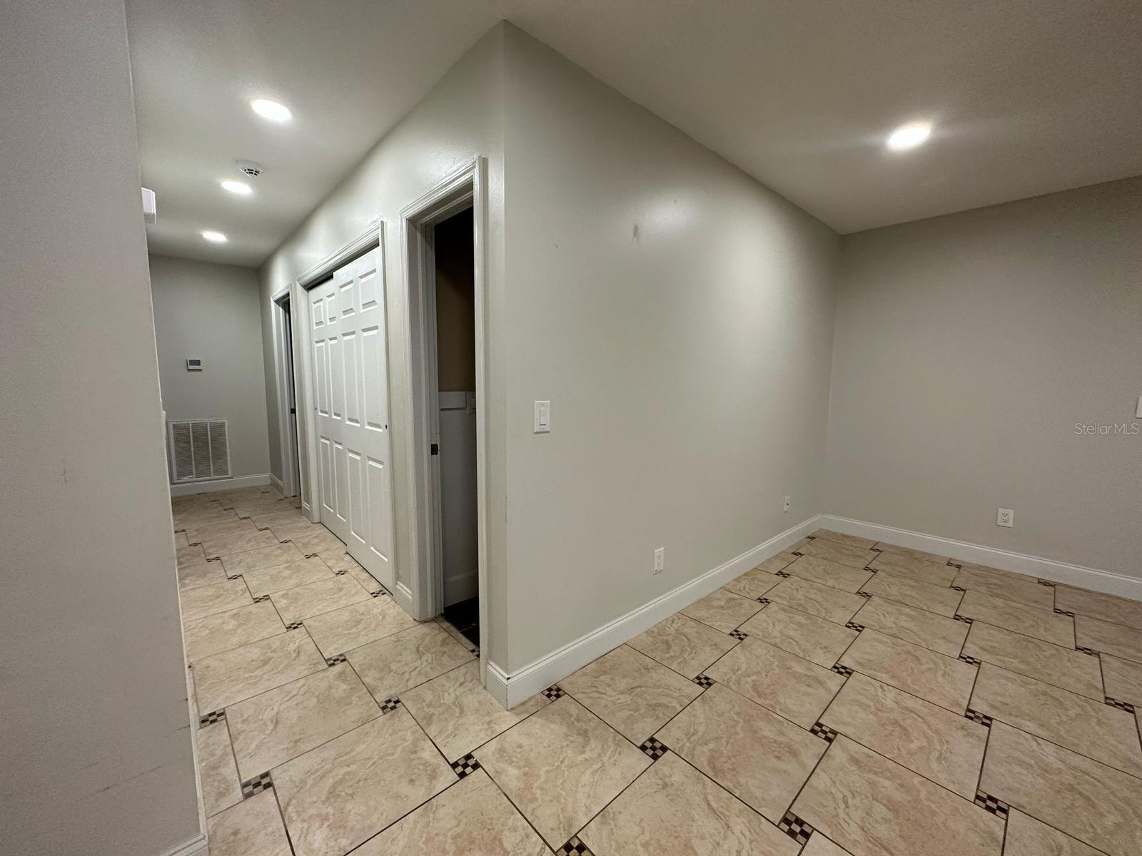 OAKLAN SUB - Residential Lease