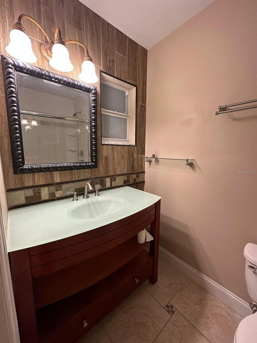 OAKLAN SUB - Residential Lease