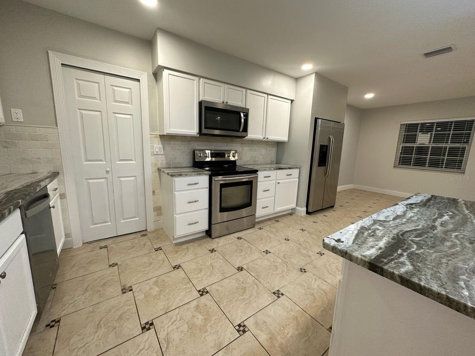 OAKLAN SUB - Residential Lease