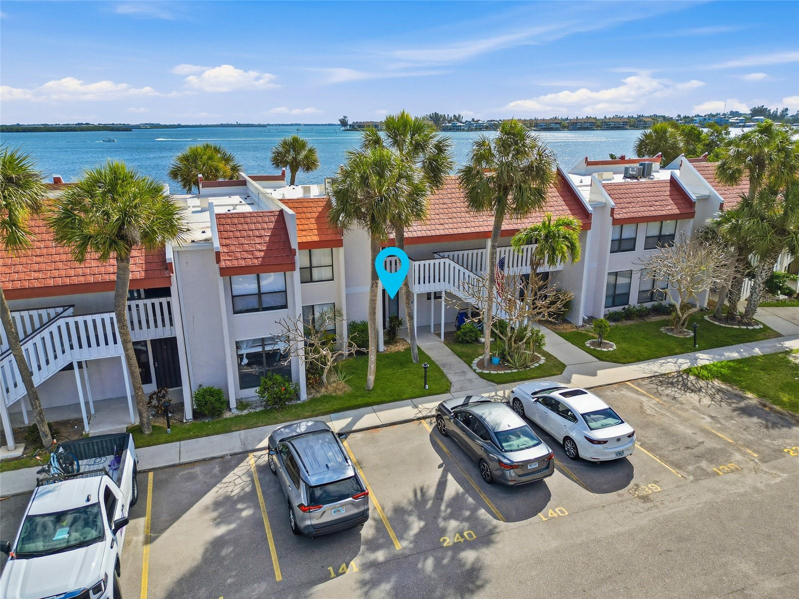 RUNAWAY BAY - Residential