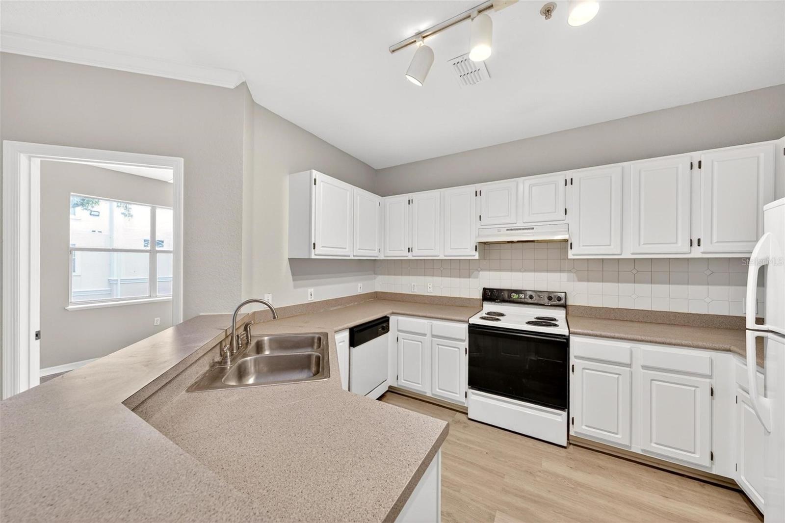 VISCONTI EAST BLDG 27 - Residential