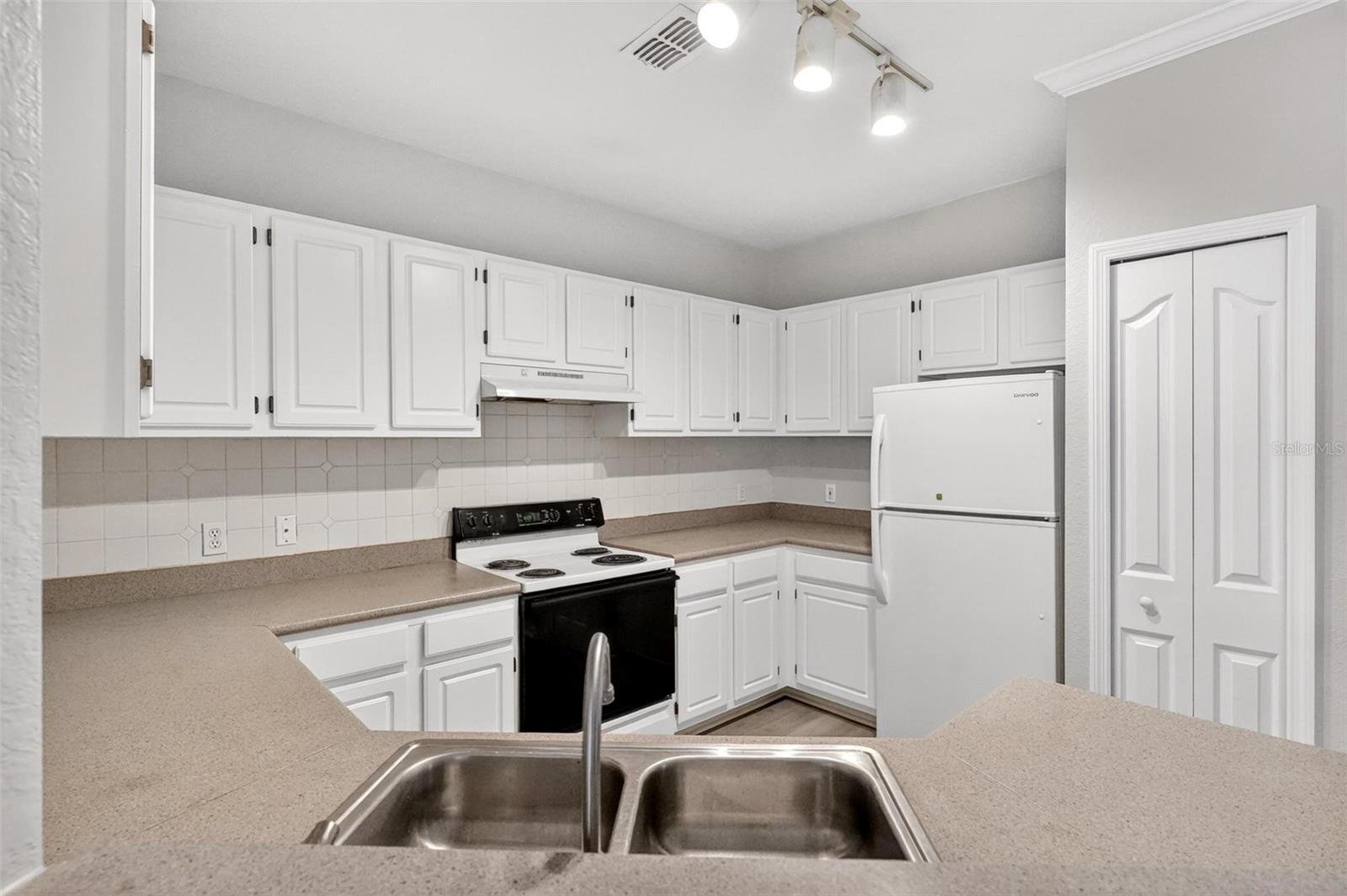 VISCONTI EAST BLDG 27 - Residential