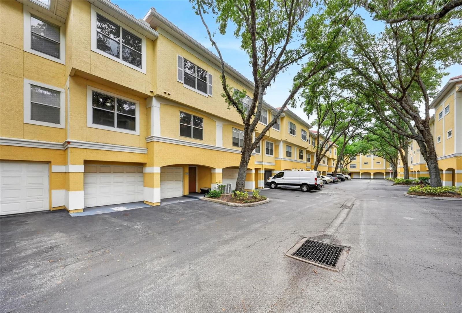 VISCONTI EAST BLDG 27 - Residential