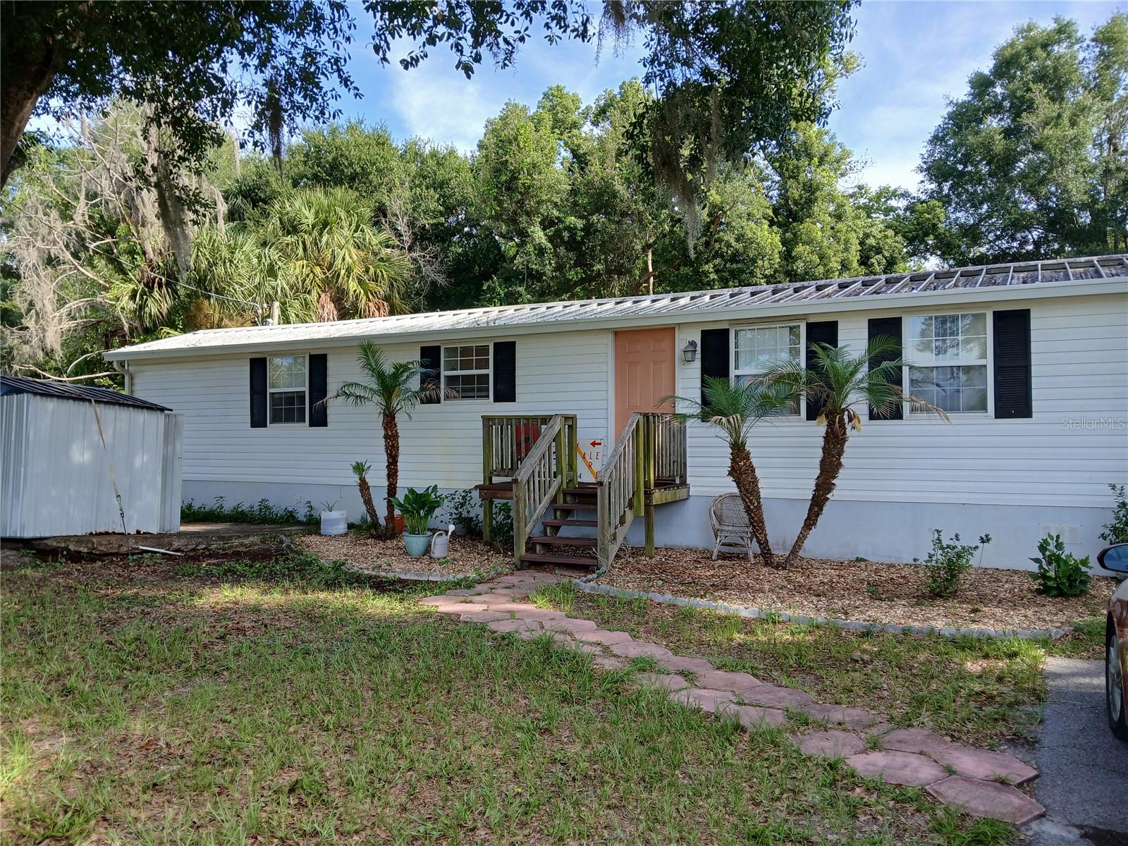 Come take a look at this cute home with a split floor plan. The home features 2 bedrooms and 2 full bathrooms, with the a/c  upgraded to mini splits in 2017, the roof over was done in 2022 all just a few minutes from downtown Inverness where you can find lots of shopping and dining. Lake Henderson is also near downtown Inverness so bring all of your water toys.