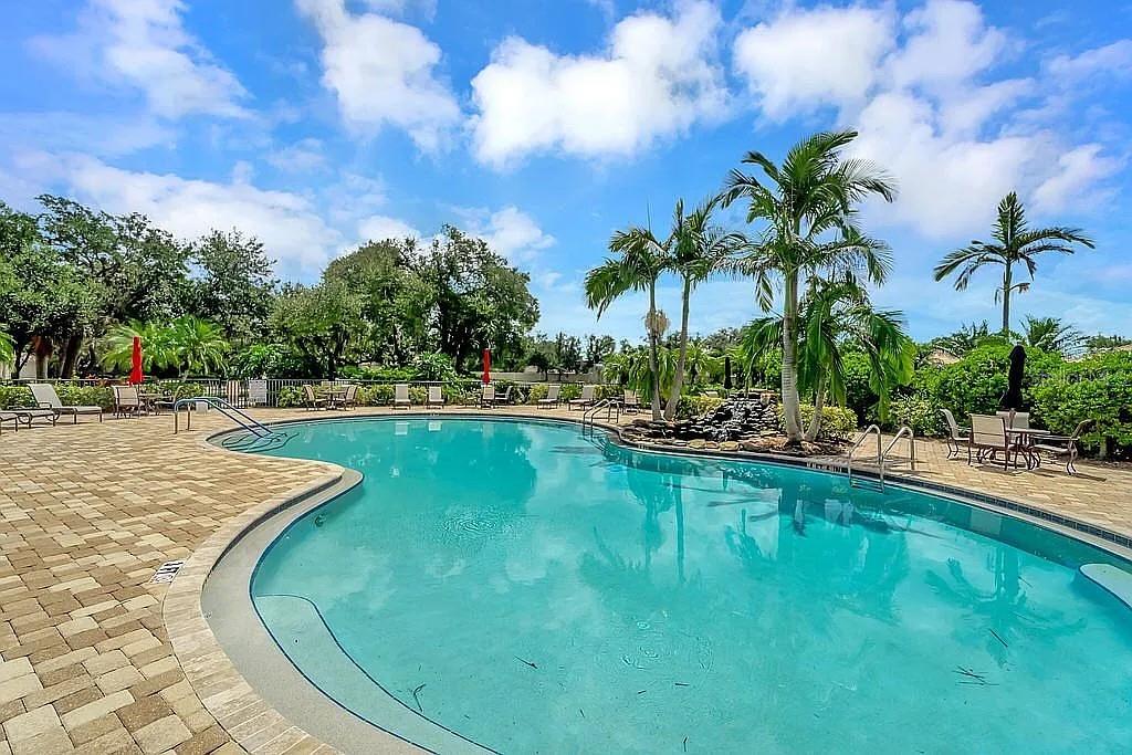 VILLAS AT CHARLESTON PARK - Residential