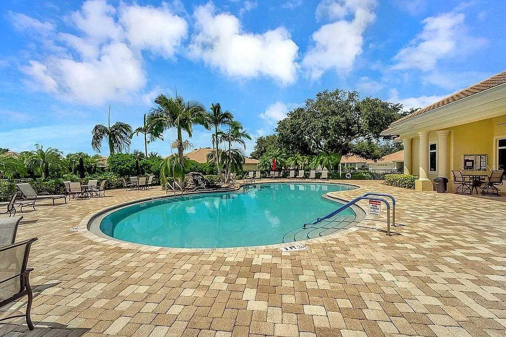 VILLAS AT CHARLESTON PARK - Residential