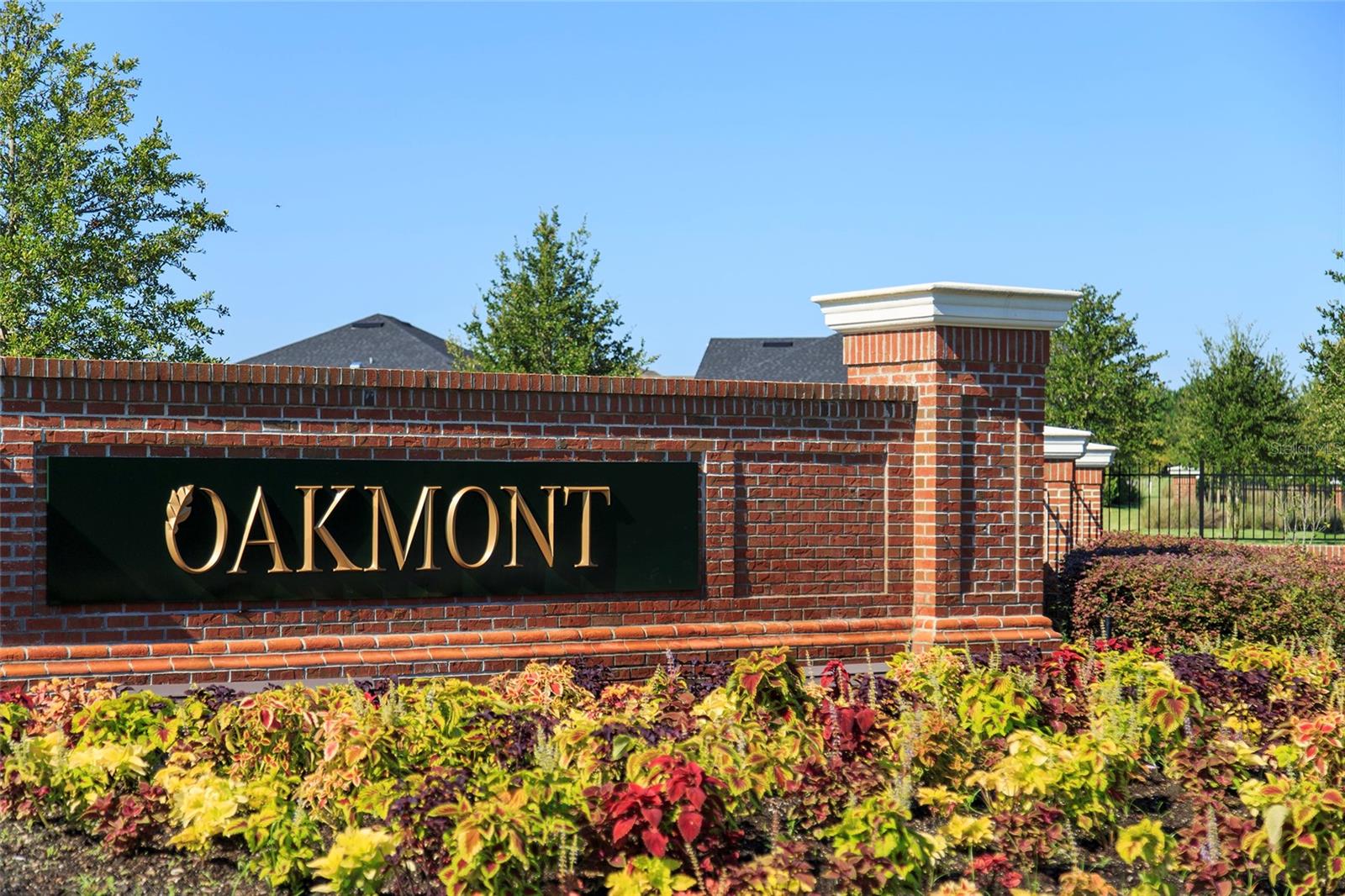 OAKMONT - Land