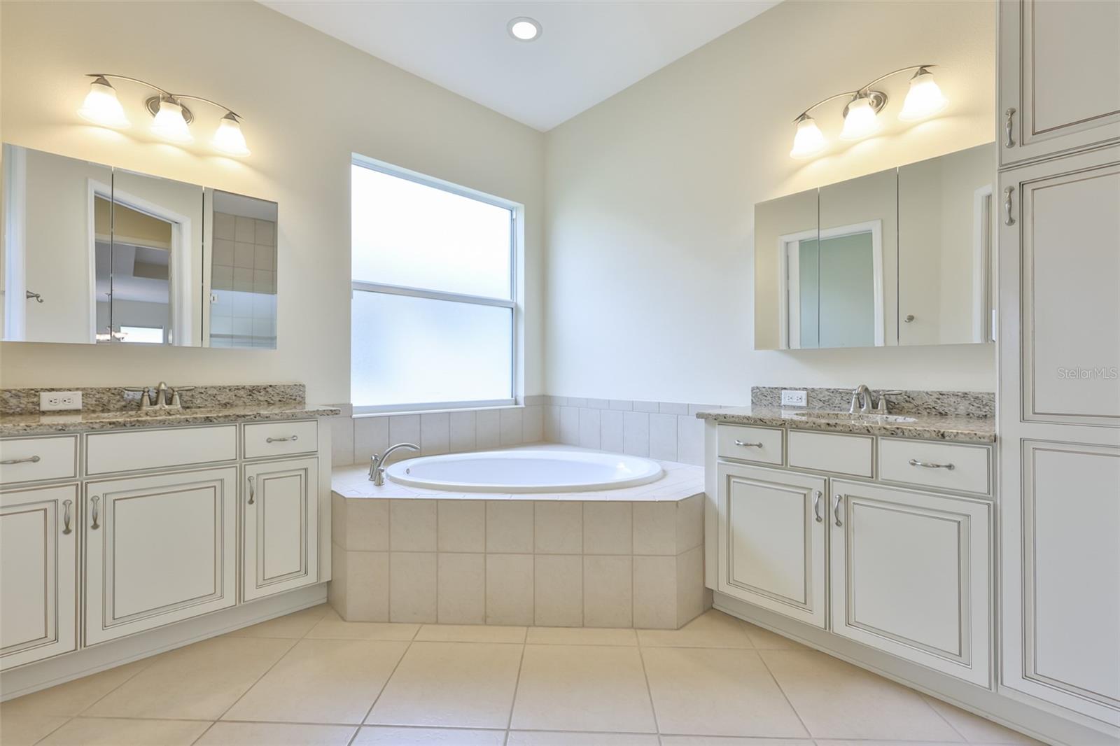 SUN CITY CENTER UNIT 276 - Residential