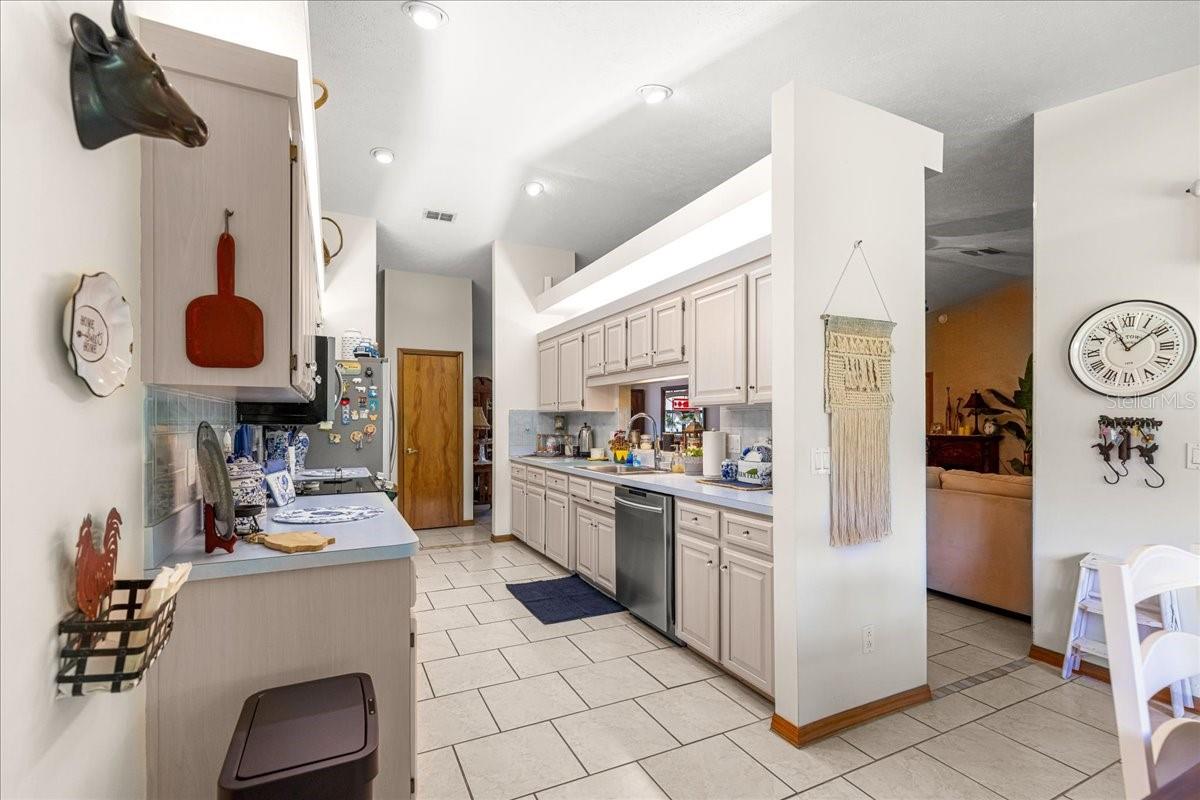 SUNRISE LAKE ESTATES - Residential
