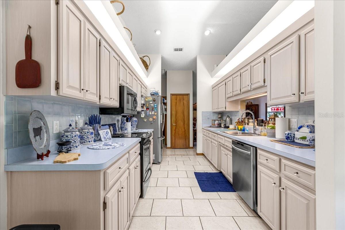 SUNRISE LAKE ESTATES - Residential