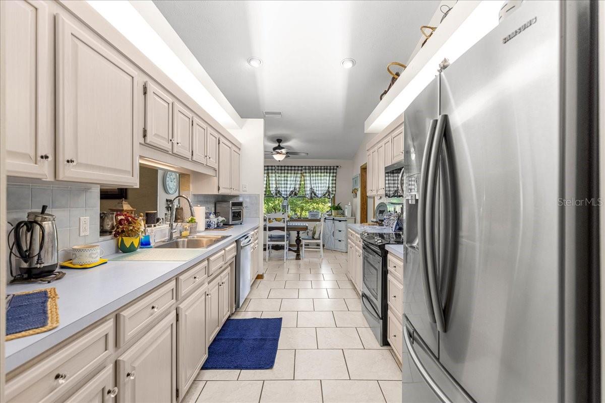 SUNRISE LAKE ESTATES - Residential